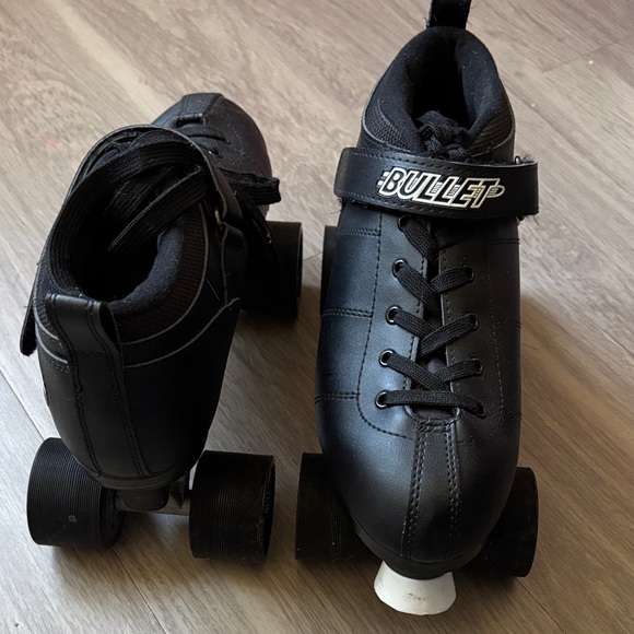 Men's Black Skates - Picture 2 of 3
